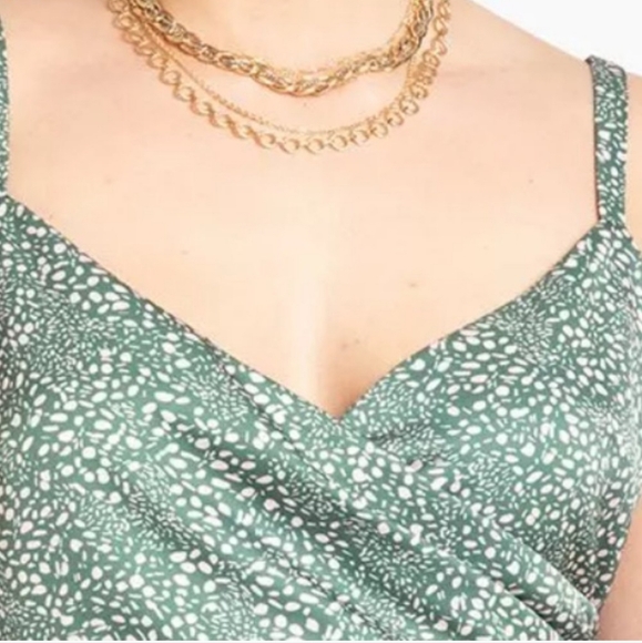 ⏳️LAST CHANCE⏳️ Satin Wrap Dress - Picture 2 of 4